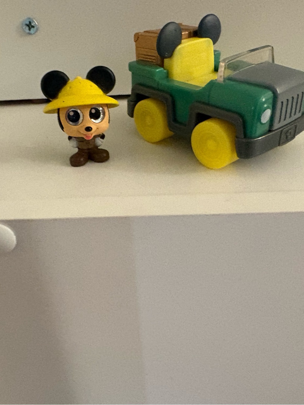 Disney Doorables Series 1
Let's Go! Mickey Mouse Safari Jeep